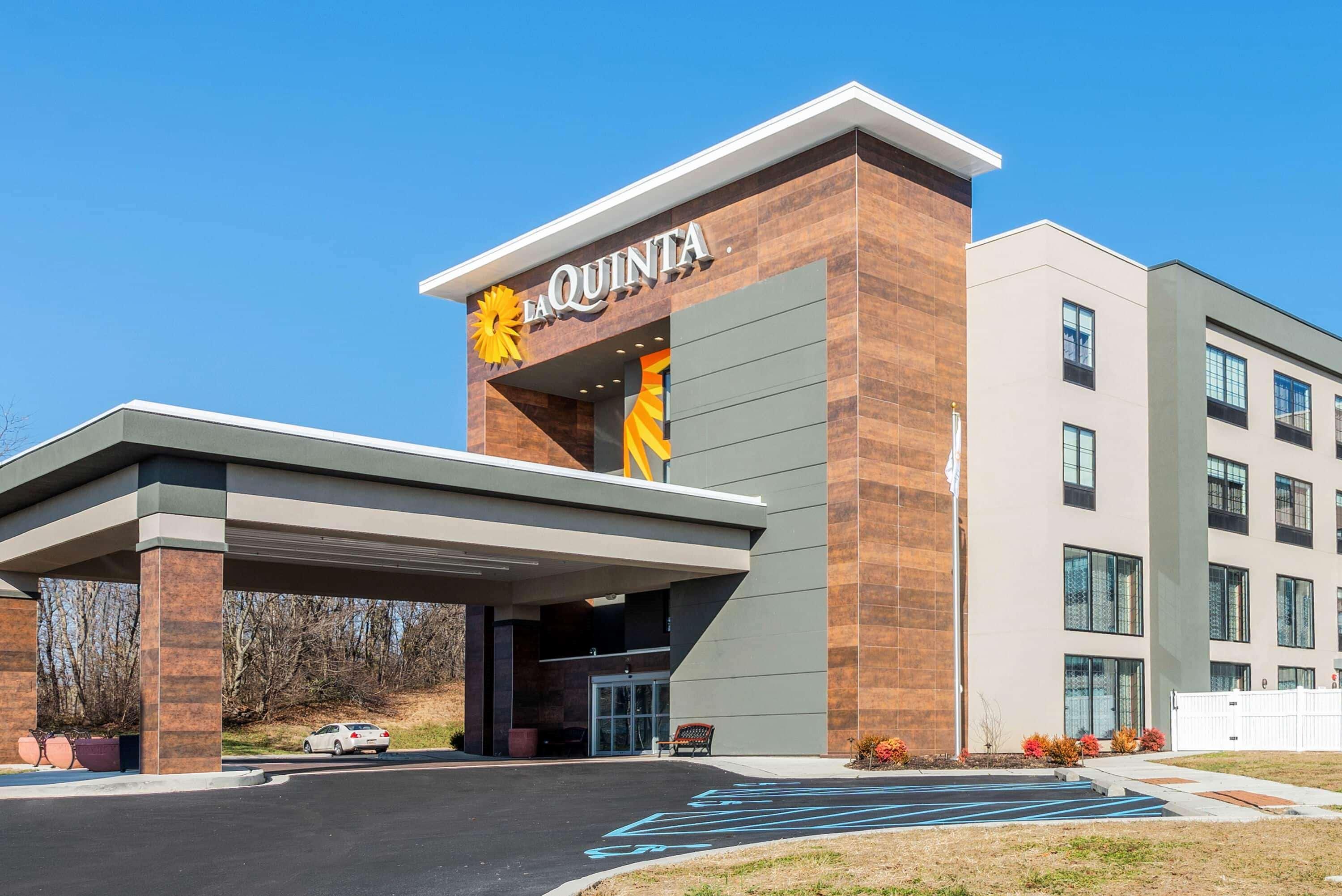 La Quinta By Wyndham Aberdeen-Apg Hotel Exterior photo