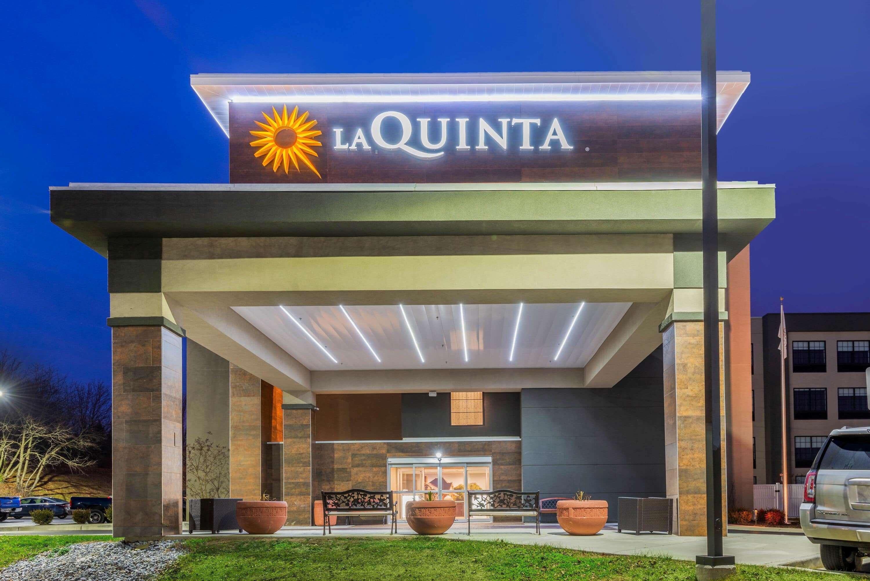 La Quinta By Wyndham Aberdeen-Apg Hotel Exterior photo